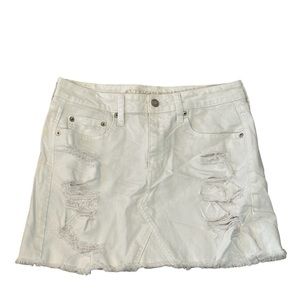 Size 8 American Eagle white denim skirt